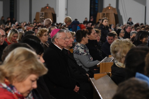 arcybiskup jędraszewski w sanktuarium bożego miłosierdzia